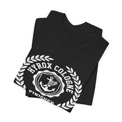 Tee HYROX Cologne Finisher — détail capuche | hybriddept